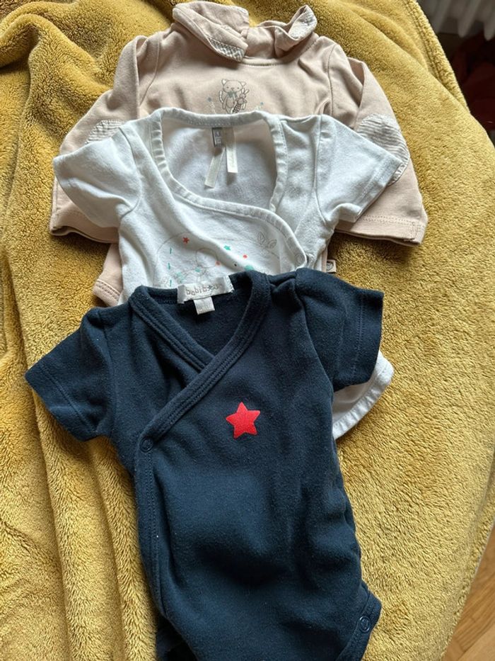 Lot 3 bodies taille 1 mois