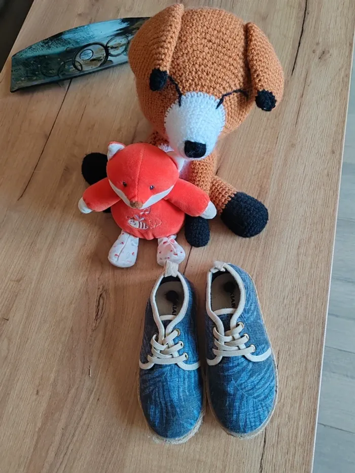 Chaussures espadrilles tbe peu portées 27 2 points noirs intérieurs cause étiquette collée kiabi - photo numéro 3