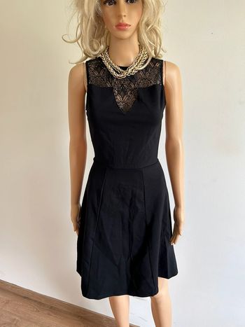 Robe noire sans manches avec dentelle Morgan taille 36 jamais portée