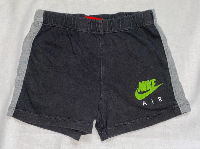 short Nike 12-18 mois
