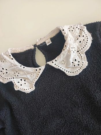 Pull noir a volants
