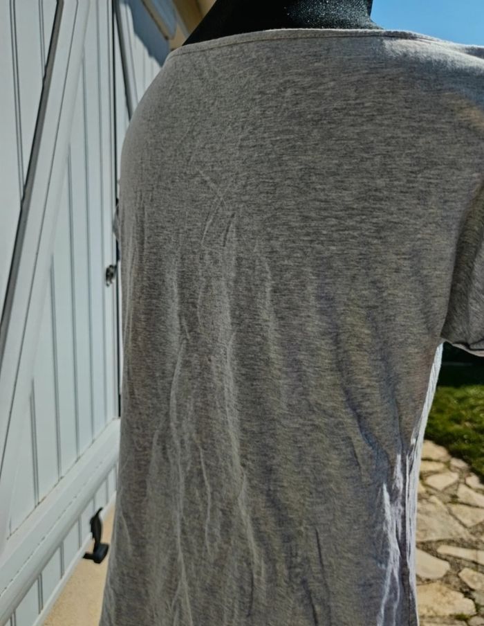 Tee-shirt gris - photo numéro 3