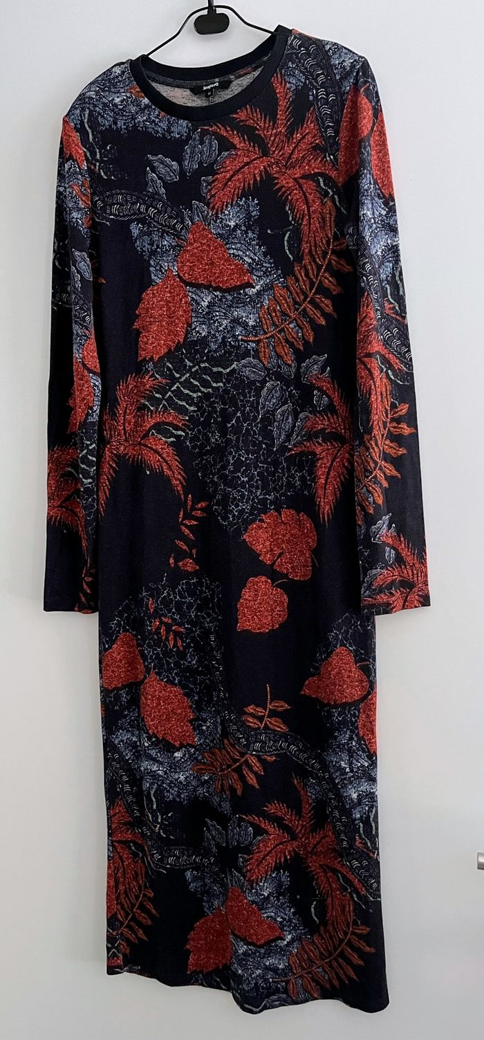 Robe Longue Desigual Noire/Rouge - Imprimé Feuilles Hivernal (Taille M) 🌿