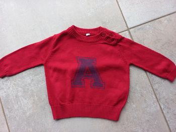 Pull rouge 9 mois