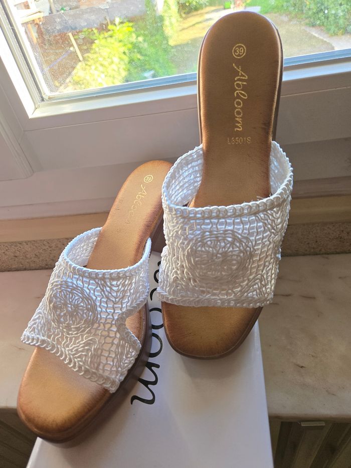 Mules ajourées blanches P39 neuves (Abloom)