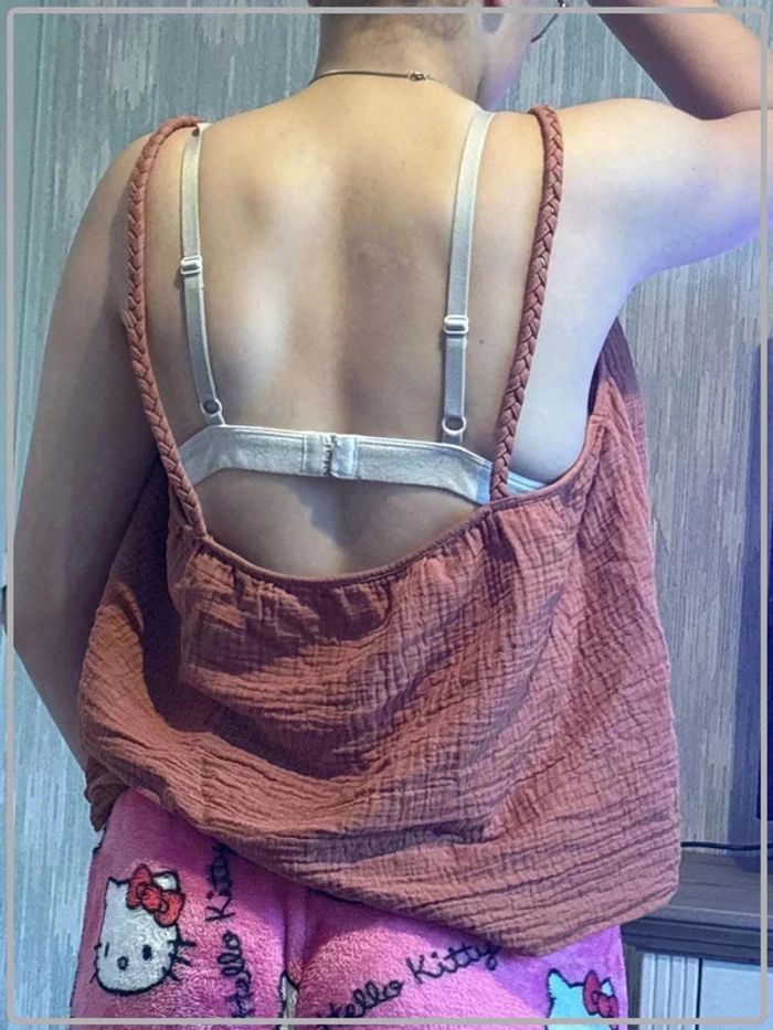 Très jolie top court taille 42 marque kiabi - photo numéro 3