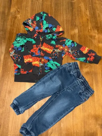 Gilet à capuche Marvel H&M 2/4 ans et bas orchestra 3 ans