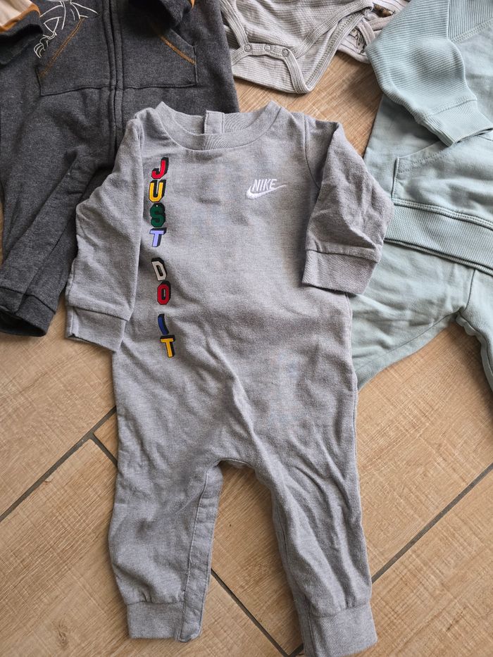 Lot vêtements 9 mois - photo numéro 2