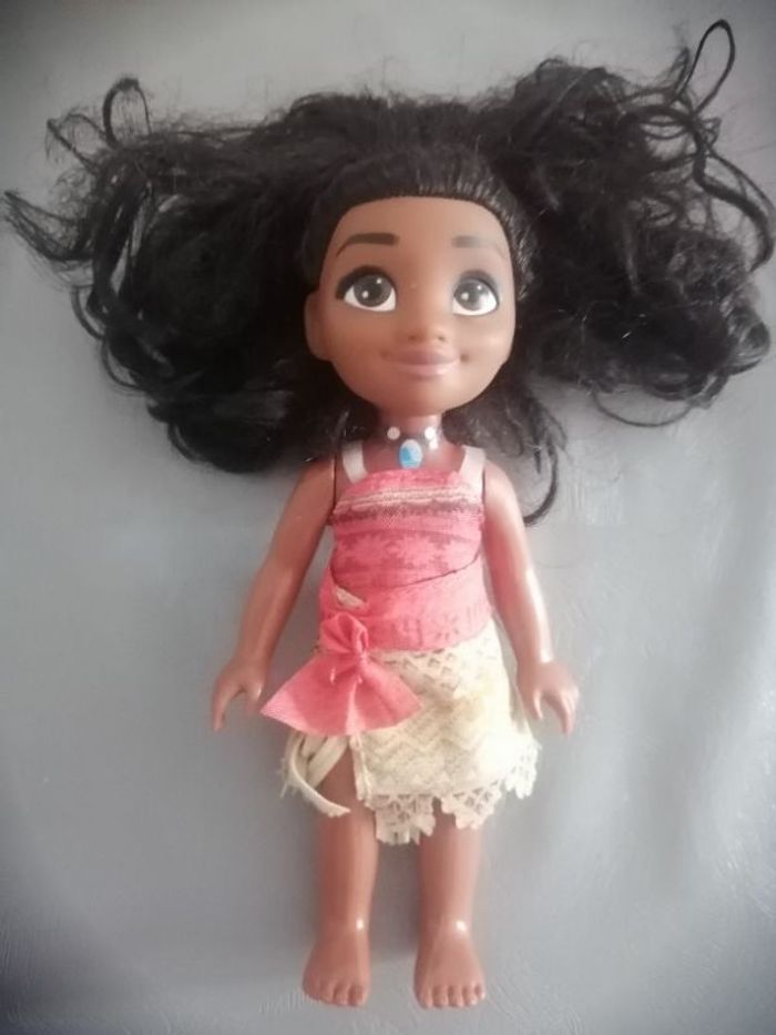 Petite poupée vaina