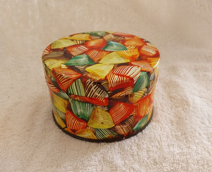 Ancienne boite métal de bonbons Berlingots St Christophe Carpentras déco vintage