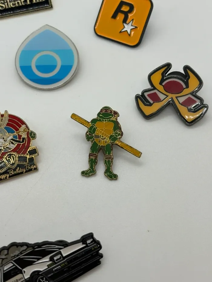 Lot de pins - photo numéro 3