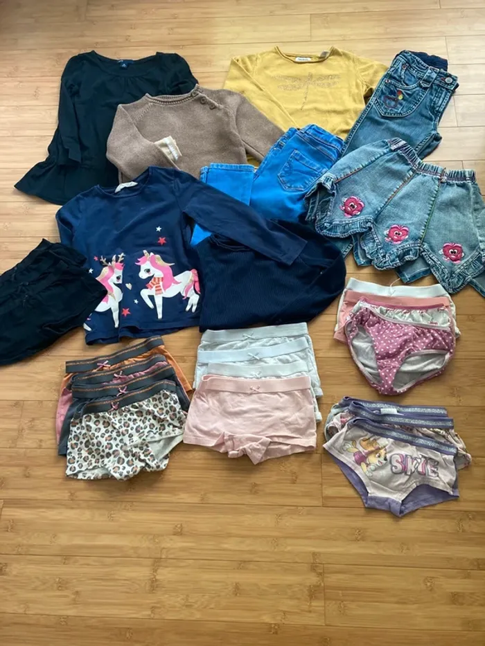 5 ans - Lot de 27 pièces de vêtements sans gros défauts majeurs et de bonne qualité
