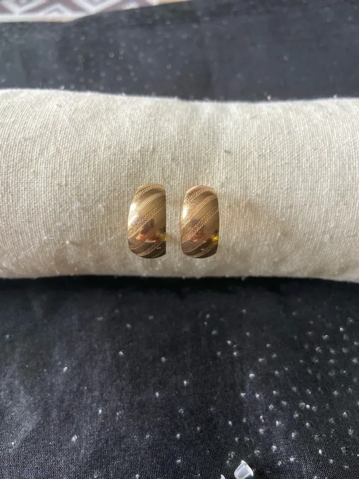 Boucles d'oreilles dorées rayures 20mm