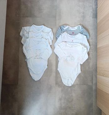 Lot 6 bodies 3 mois