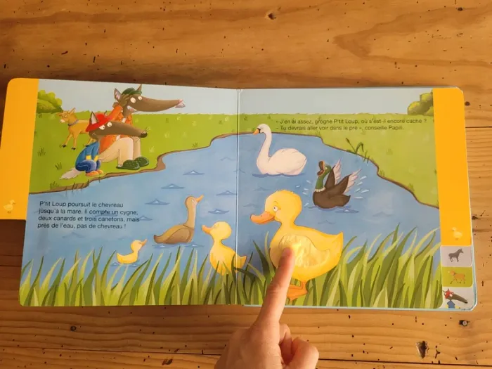 Livre cartonné à toucher P'tit Loup à la ferme - photo numéro 12