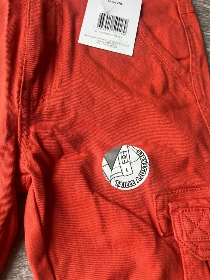 Short tisaia neuf avec etiquette 8 ans - photo numéro 2