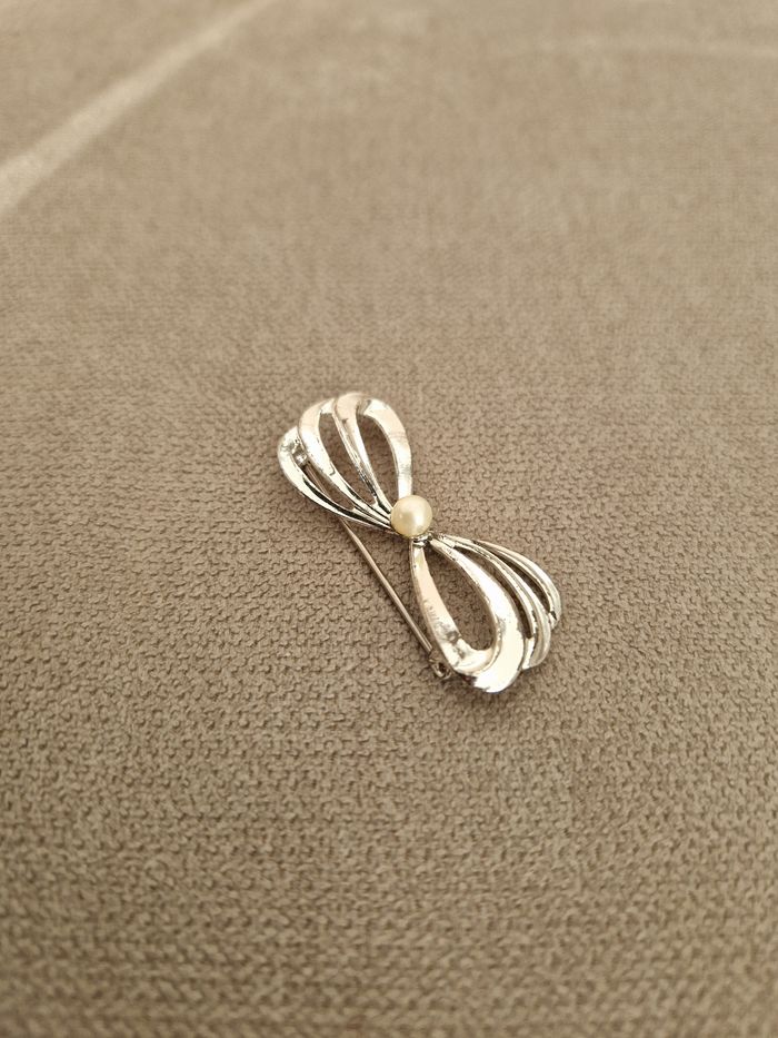 Broche argentée vintage avec sa perle - photo numéro 7