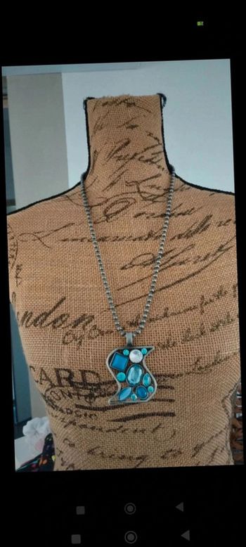 Collier pendentif anthracite bleu fantaisie