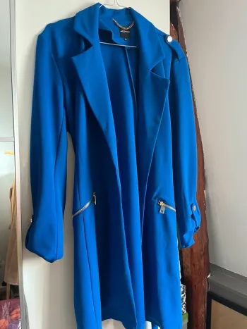 Trench bleu électrique