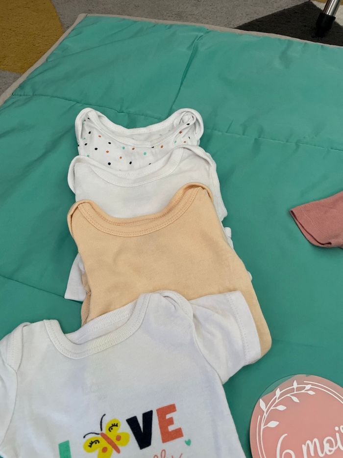 Lot 5 bodies 6 mois manches courtes - photo numéro 3