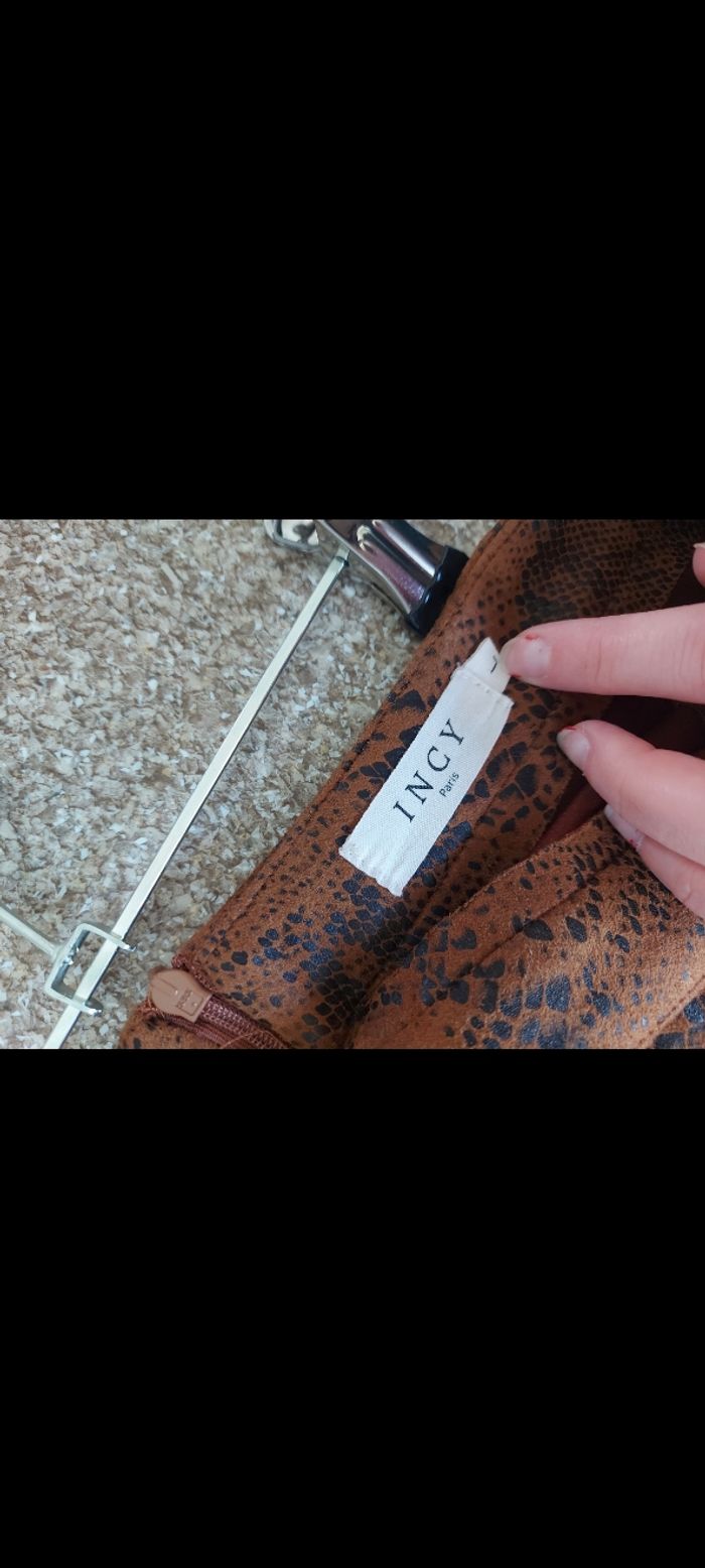 Jupe droite marron "serpent" - photo numéro 7