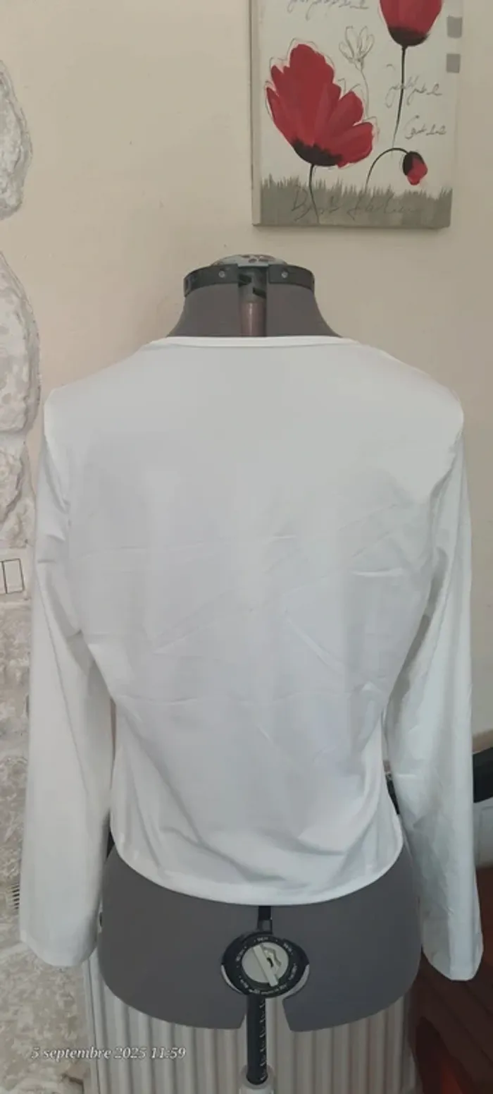 Joli haut blanc neuf - photo numéro 2