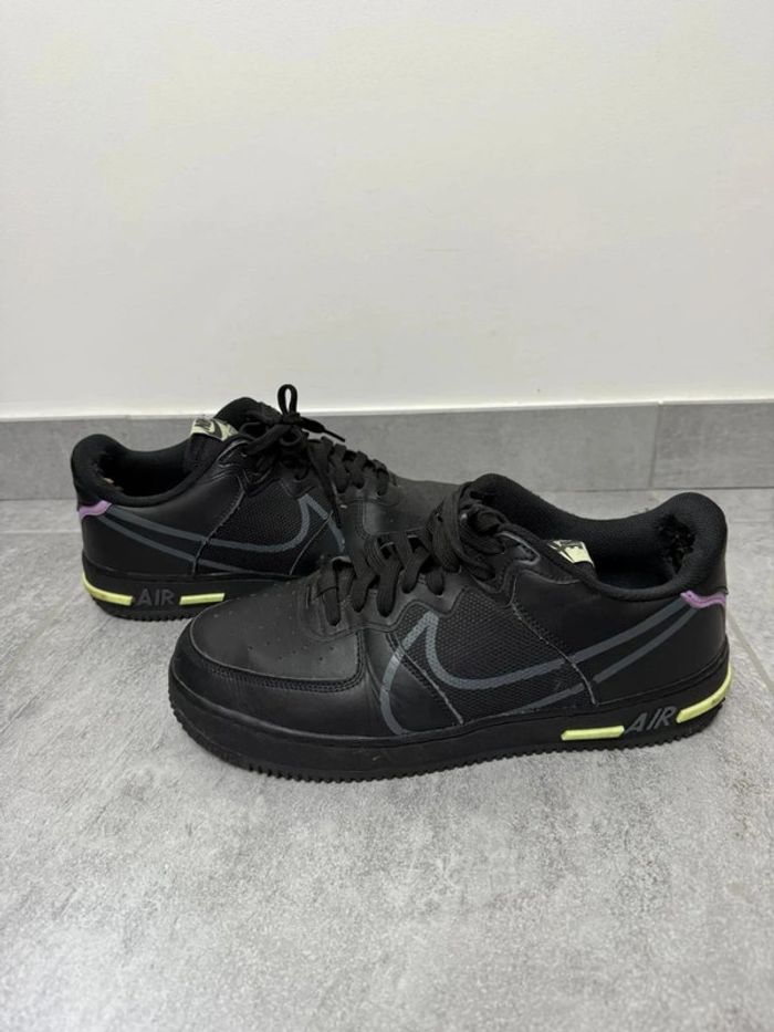 Baskets Nike Air Force 1 react noires et violet taille 44