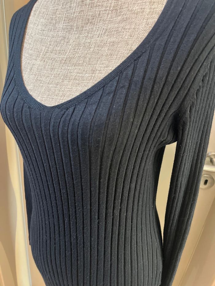 Robe longue noire avec fente sur le côté - photo numéro 2