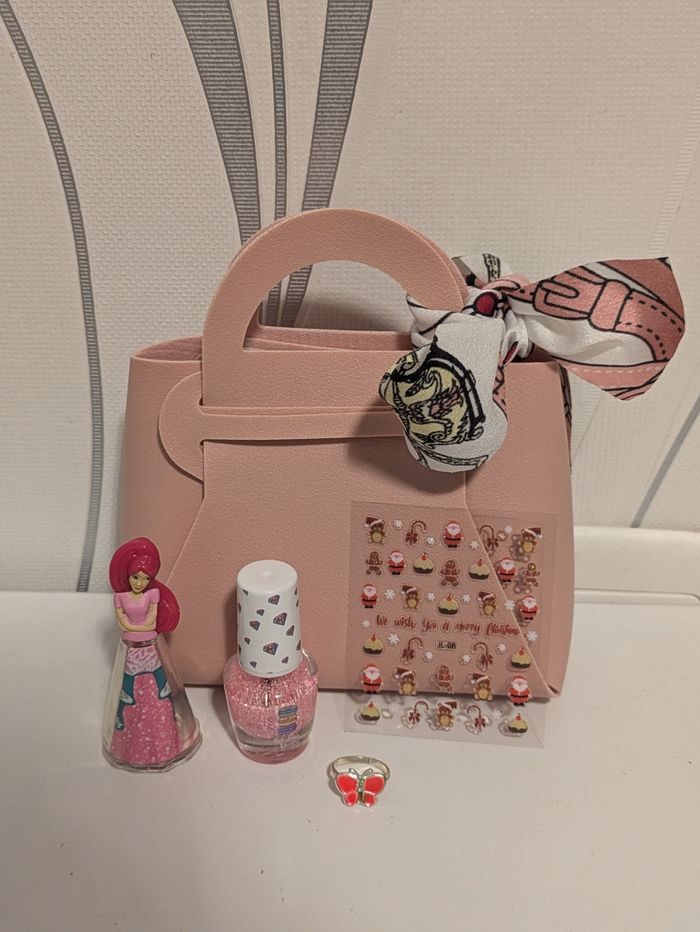 Petit sac a main cadeau fille bague, ver si, autocollants noël ongles figurine