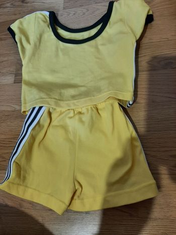 Short jaune et noir 