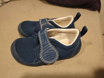 Jolies paires de chaussures de gym taille 21