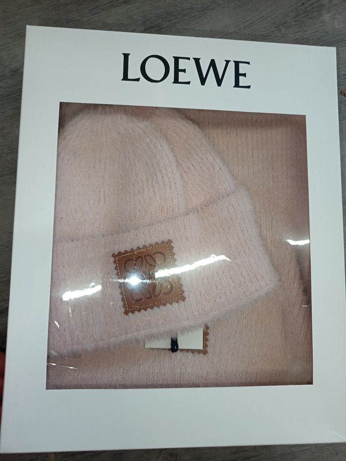 Ensemble bonnet plus écharpe neuf en laine