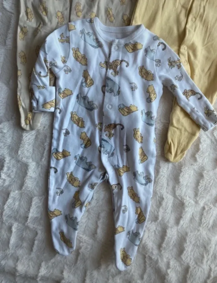 Lot pyjamas Disney primark - photo numéro 2