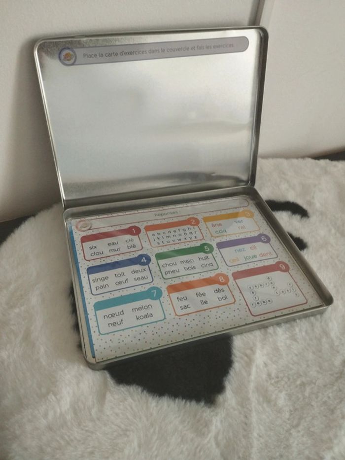 Jeux d'apprendre les mots avec des aimants boîte en métal neuf jamais utilisés - photo numéro 4