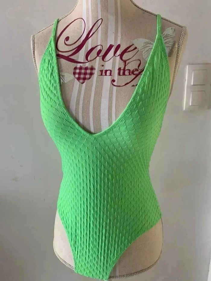 Sublime maillot de bain vert néon décolleté plongeant Undiz taille xs très bon état - photo numéro 6