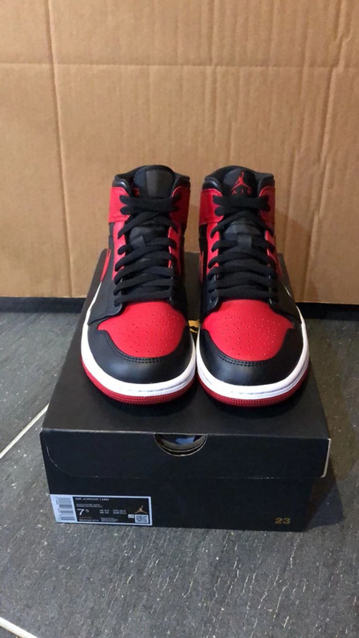 Air Jordan 1 Mid Banned - photo numéro 2