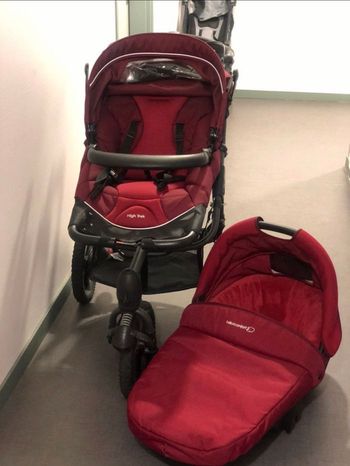 Poussette + nacelle + siège auto + habillages de pluie