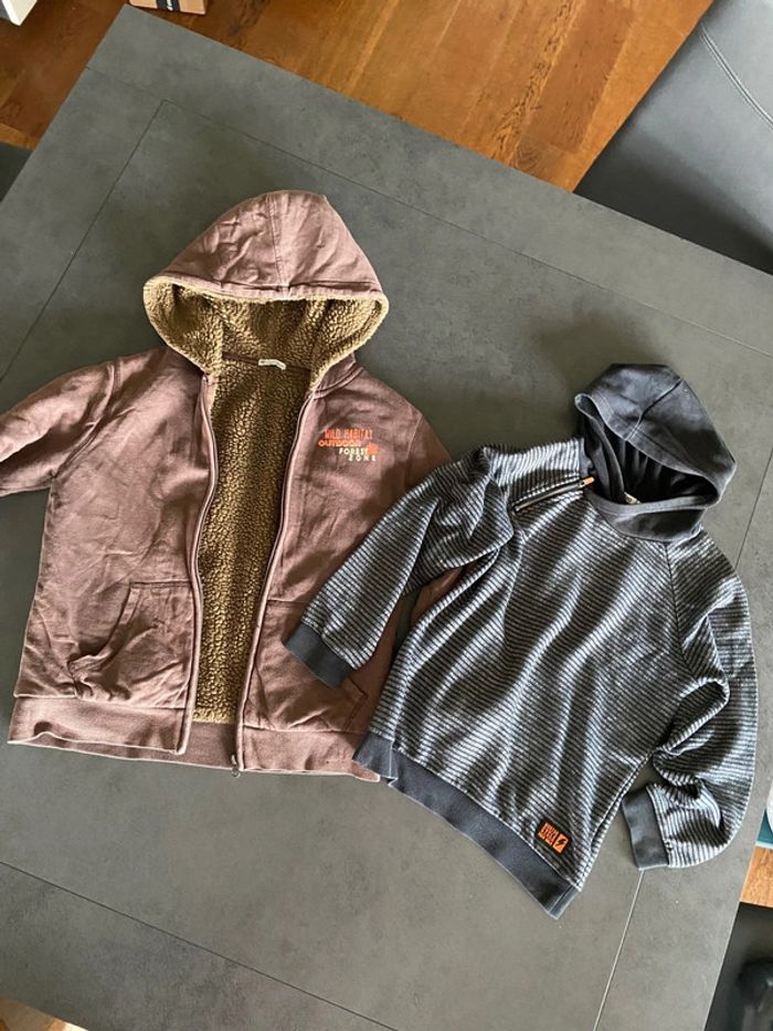 Lot de 2 sweats à capuche dont un bien chaud (polaire) garçon 10 ans