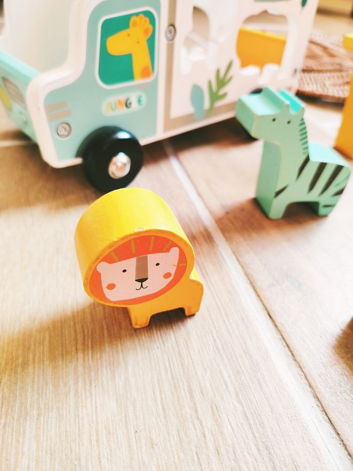 🦒Camion véhicule safari en bois avec animaux à encastrer marque Vertbaudet - photo numéro 4