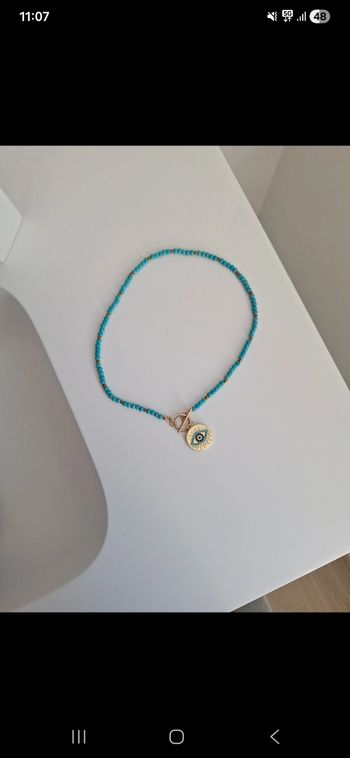 Collier bleu