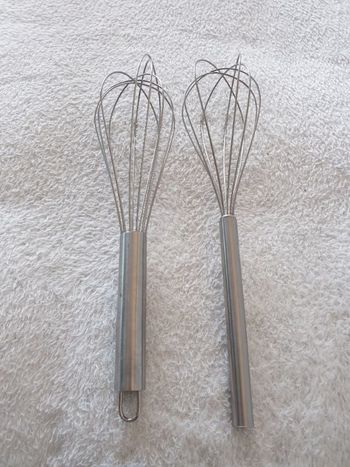 Lot de 2 fouets métalliques