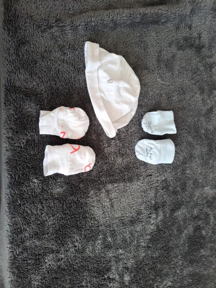 Lot naissance bonnet et moufles