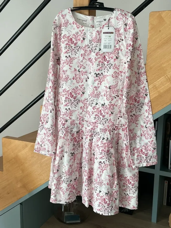 Très jolie robe neuve sergent major