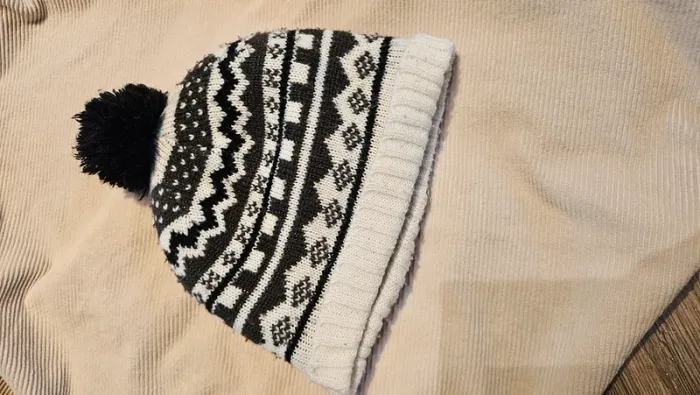 Ensemble bonnet,écharpe et moufles - photo numéro 5