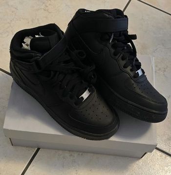 (Neuves non portées) 🏷🥰😍 superbes  baskets NIKE  AIR FORCE ONE Pointure 37.5 unisex 😍🥰