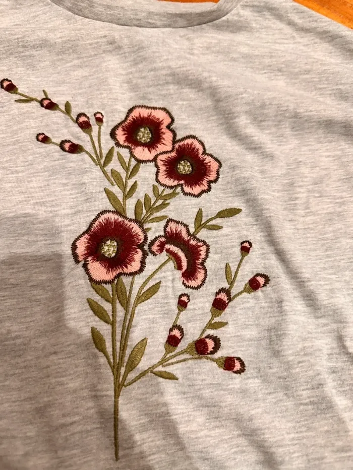 TEE shirt Kiabi fleur 12a - photo numéro 2