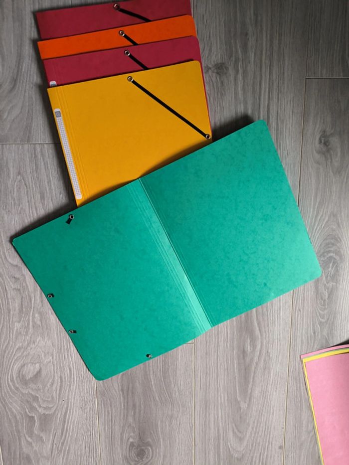 Lot de pochettes et feuilles - photo numéro 2