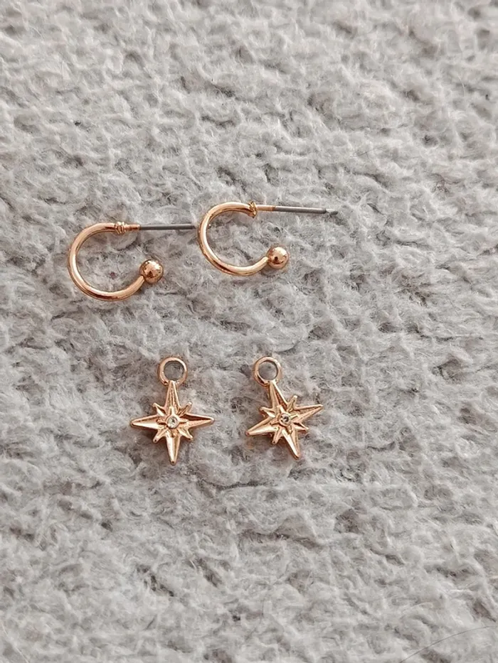 Boucle d'oreille petits anneaux étoile doré - photo numéro 3