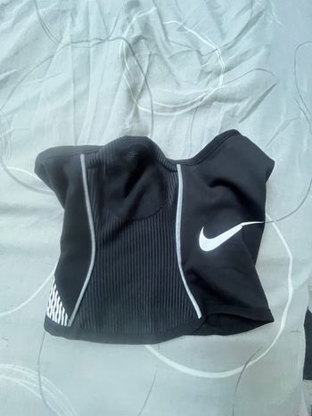 Cache coup Nike 