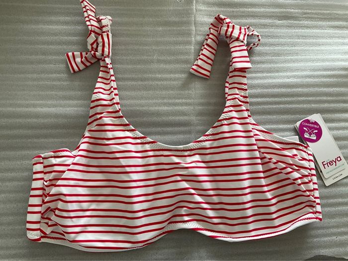 Haut maillot rouge et blanc Freya neuf